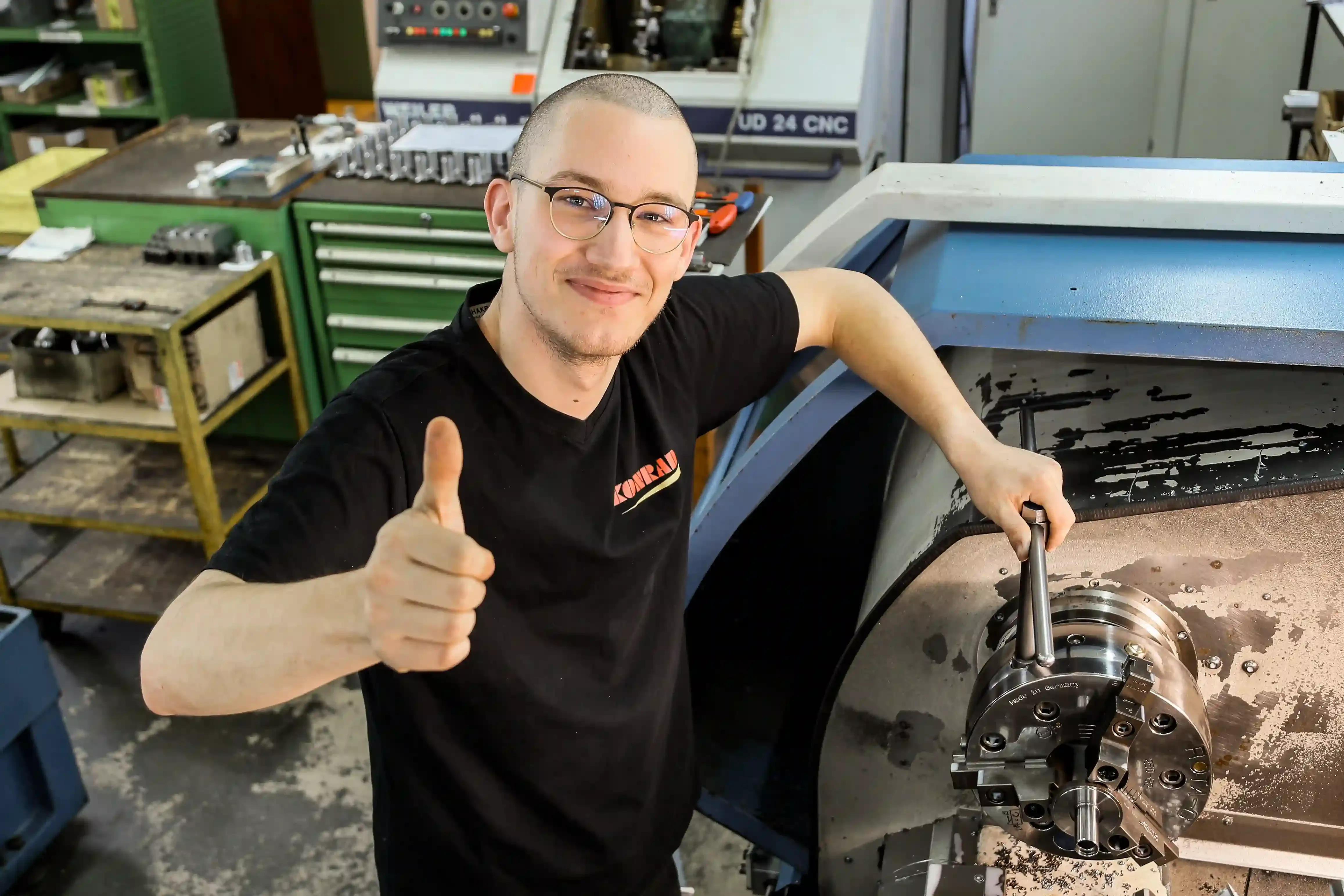 Konrad Employee thumbs up